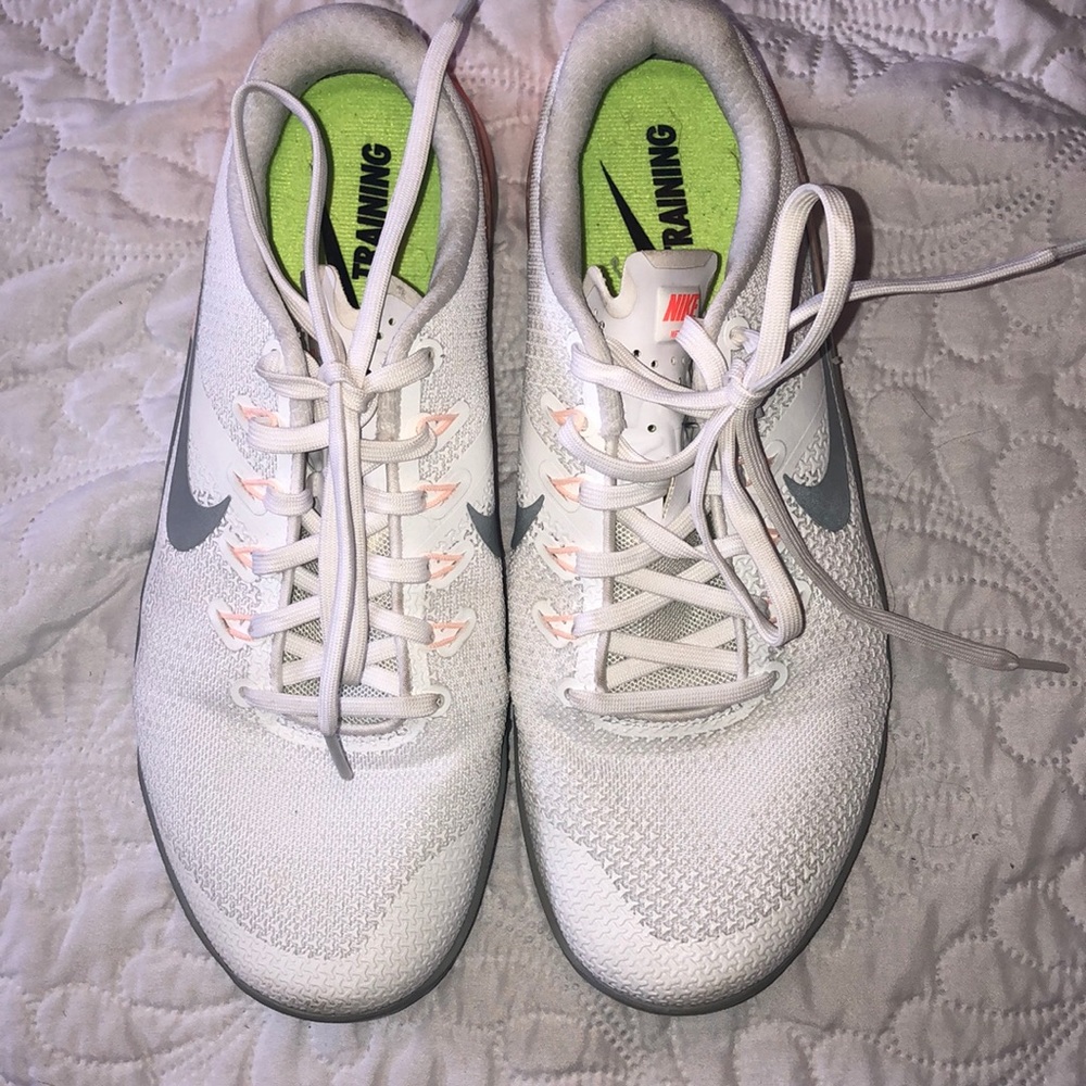 Women’s Nike Metcon training tennis shoes